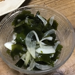 わかめと玉ねぎだけのシンプル酢の物